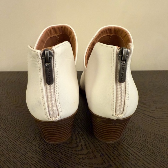 Indigo Rd. Womens Block Heel Nadia Booties, 9 Medium, White - Picture 4 of 7